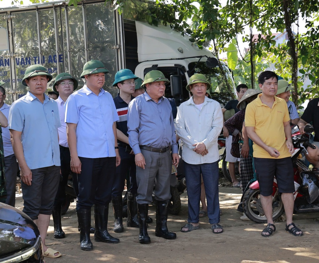 Nhiều khu vực ở ngoại thành Hà Nội chìm trong biển nước - 1 Nhiều khu vực ở ngoại thành Hà Nội chìm trong biển nước - 1
