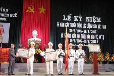 Công an TT-Huế vinh dự đón nhận huân chương Hồ Chí Minh