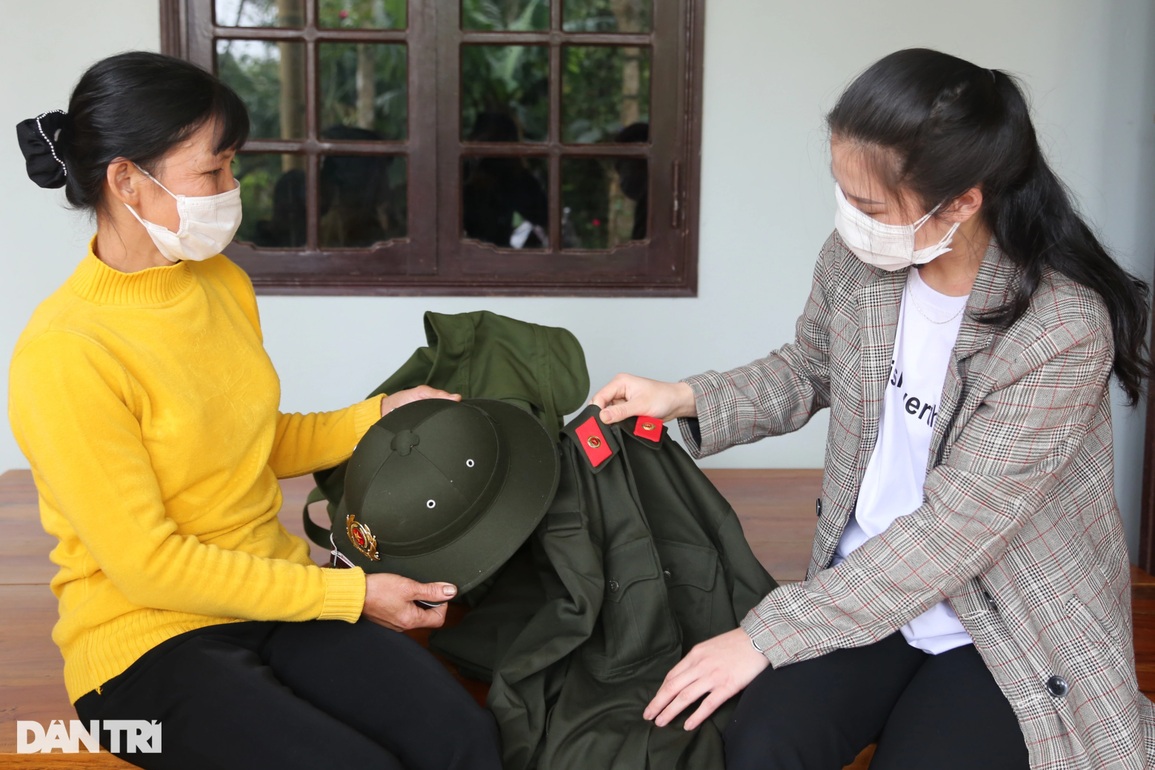 Nữ tân binh xinh đẹp cất bằng y khoa lên đường nhập ngũ - 2 Nữ tân binh xinh đẹp cất bằng y khoa lên đường nhập ngũ - 2
