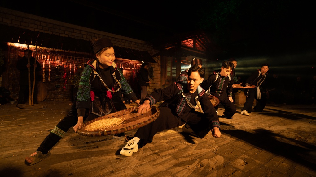 Nét đẹp văn hóa người Mông trong vở thực cảnh The Mong show - 6 Nét đẹp văn hóa người Mông trong vở thực cảnh The Mong show - 6