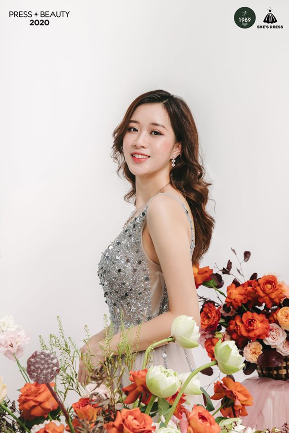 Top 10 thí sinh Hoa khôi trường Báo khoe sắc cùng hoa - 1 Top 10 thí sinh Hoa khôi trường Báo khoe sắc cùng hoa - 1