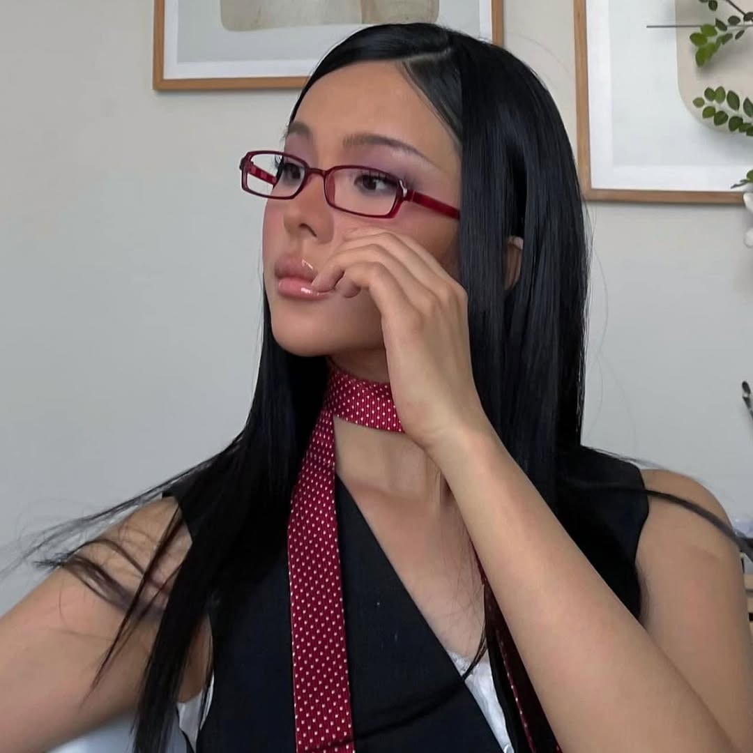 Lim Feng: Người mẫu, kiêm bà chủ hãng thời trang từng được Jennie lựa chọn - 1 Lim Feng: Người mẫu, kiêm bà chủ hãng thời trang từng được Jennie lựa chọn - 1
