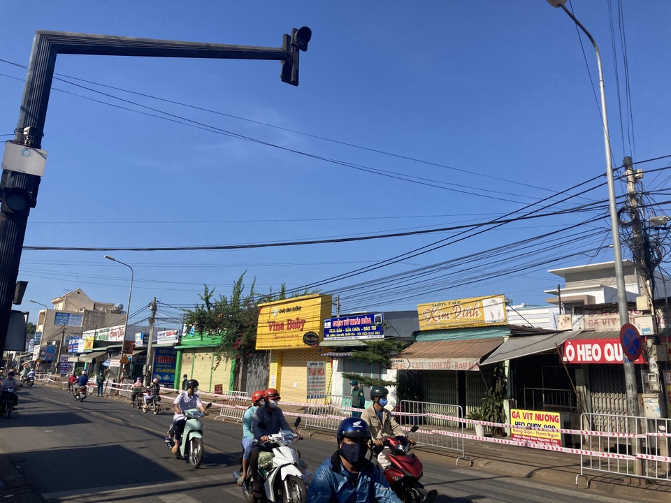 2 học sinh là F2 của ca 2999, TP Long Khánh phong tỏa 1 dãy nhà - 6 2 học sinh là F2 của ca 2999, TP Long Khánh phong tỏa 1 dãy nhà - 6