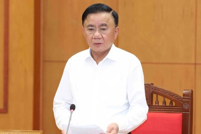 Bộ Chính trị: Tiếp tục bố trí các chức danh "không phải người địa phương"
