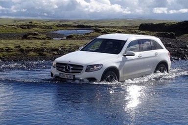 Mercedes-Benz Việt Nam: "Nước không thể vào cầu khi rửa xe"