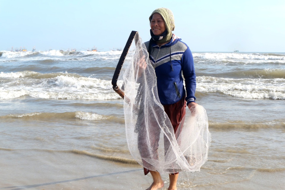 Đầu năm ngư dân trúng đậm ốc gạo - 4 Đầu năm ngư dân trúng đậm ốc gạo - 4