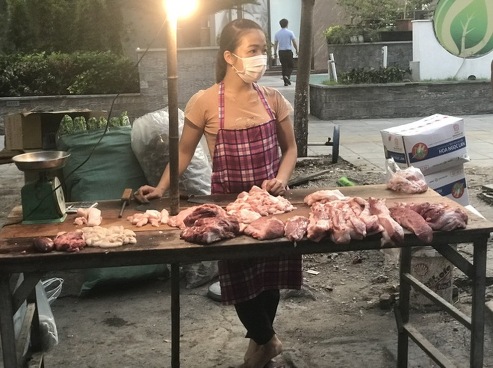Lợn hơi 30.000 đồng, vì sao giá thịt đến tay người mua vẫn 150.000 đồng/kg? - 1 Lợn hơi 30.000 đồng, vì sao giá thịt đến tay người mua vẫn 150.000 đồng/kg? - 1