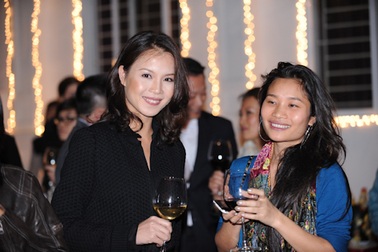 Á hậu Ngọc Oanh quyến rũ với màu đen