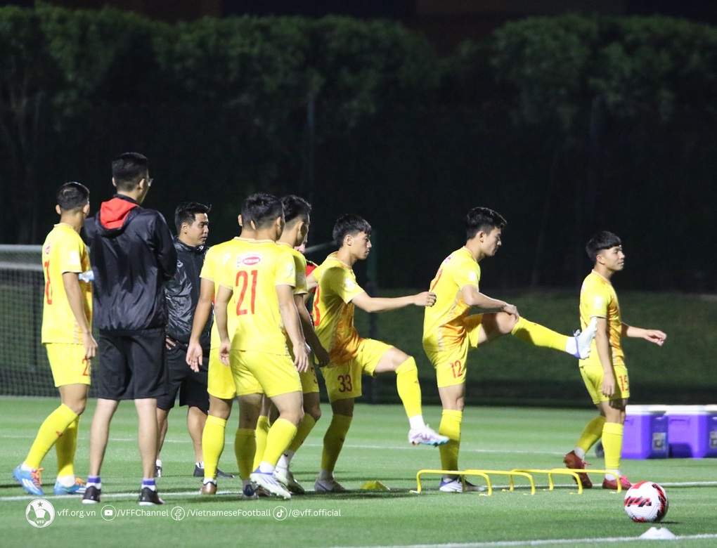 HLV Troussier yêu cầu U23 Việt Nam phải chơi nhiệt huyết và mạnh mẽ hơn - 1 HLV Troussier yêu cầu U23 Việt Nam phải chơi nhiệt huyết và mạnh mẽ hơn - 1