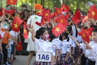 Hôm nay, học sinh lớp 1 tựu trường