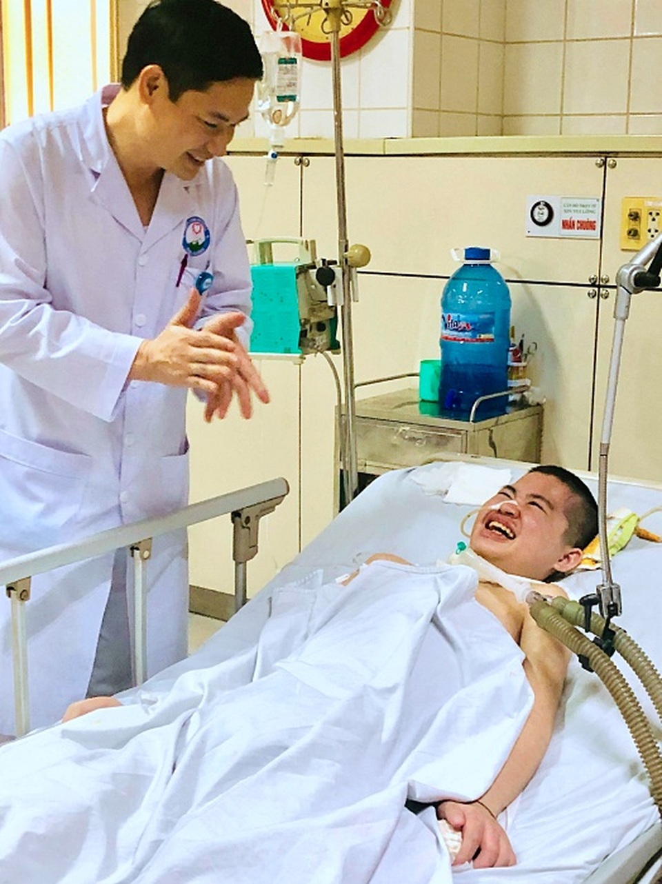 Tết đoàn viên của cậu thiếu niên tỉnh dậy sau 2 năm sống thực vật - 2 Tết đoàn viên của cậu thiếu niên tỉnh dậy sau 2 năm sống thực vật - 2