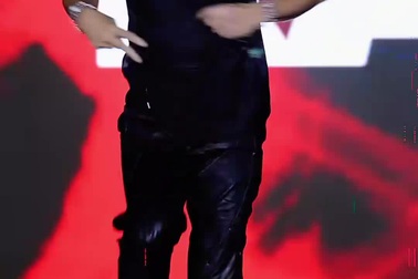 Bi Rain trình diễn gợi cảm tại lễ hội ở TPHCM