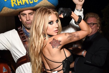 Biểu tượng gợi cảm sexy đón Halloween