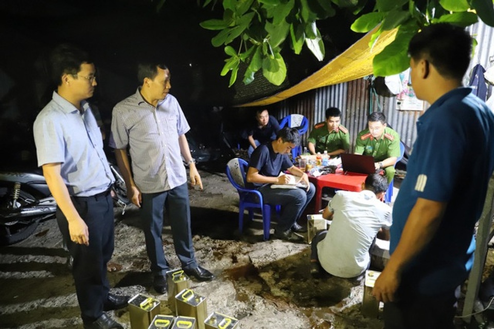 Khởi tố kế toán của “đại gia” xăng giả Trịnh Sướng - 1 Khởi tố kế toán của “đại gia” xăng giả Trịnh Sướng - 1
