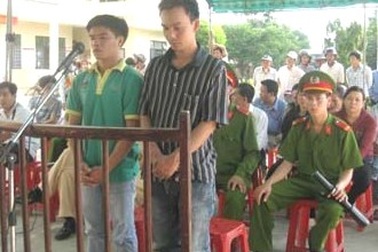 Xét xử vụ CSGT rượt đuổi xe chở gỗ lậu hơn 100km