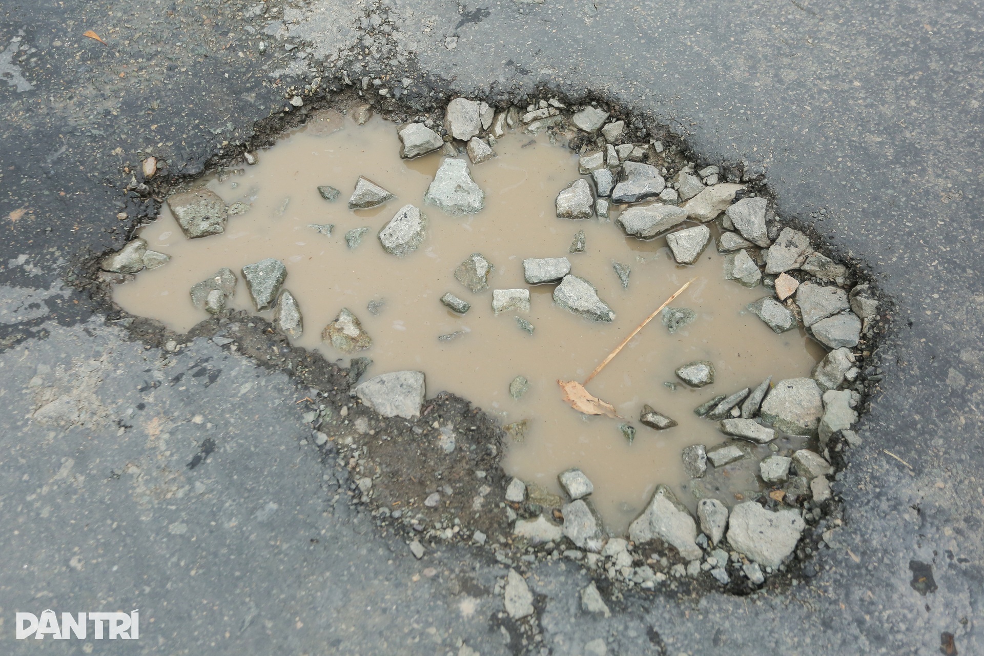 Quốc lộ 62 ở Tây Ninh xuống cấp nghiêm trọng, mặt đường chi chít “ổ gà” - 5 Quốc lộ 62 ở Tây Ninh xuống cấp nghiêm trọng, mặt đường chi chít “ổ gà” - 5