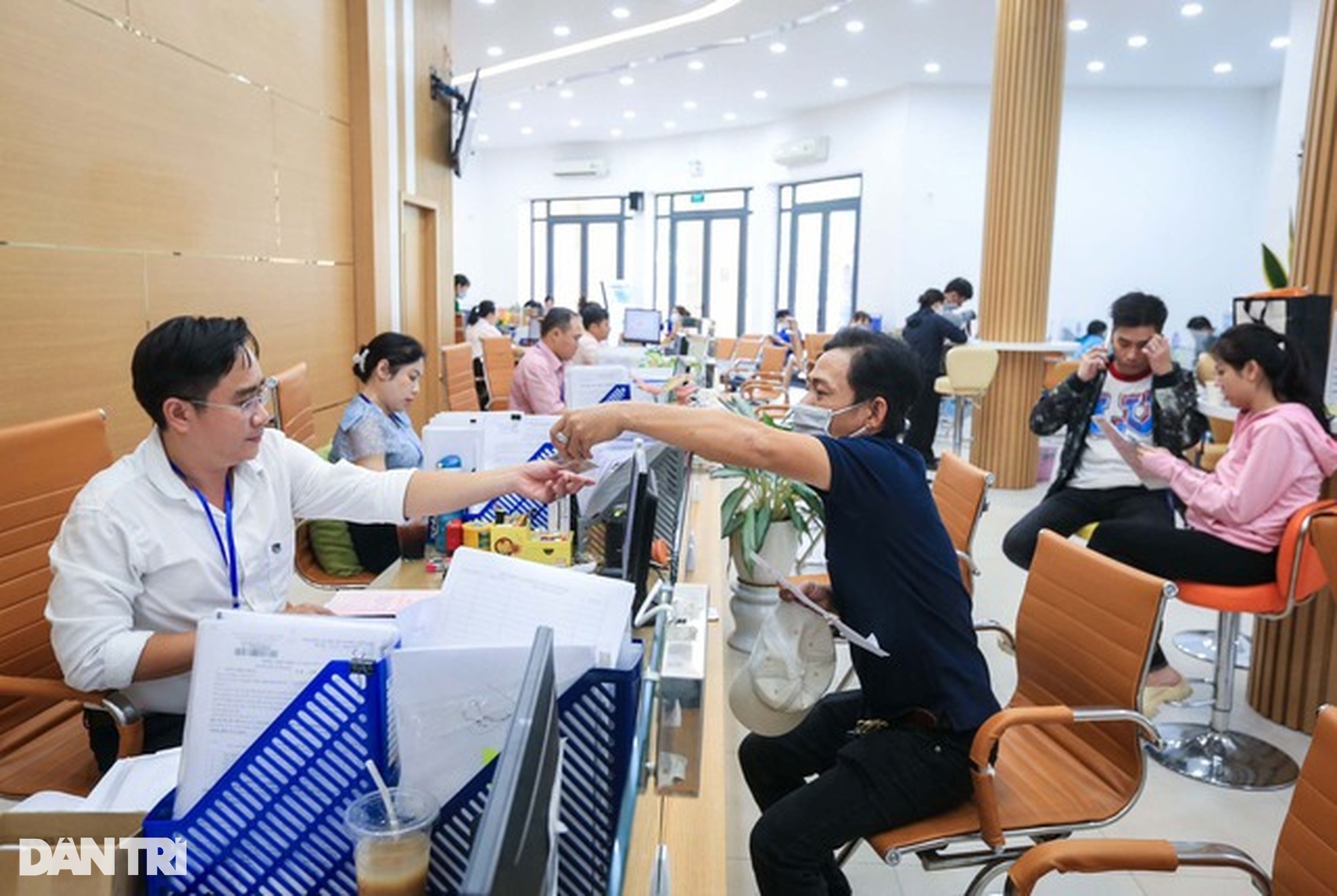 Bỏ tấm vé biên chế suốt đời, mở đường cho người tài vào nhà nước - 6 Bỏ tấm vé biên chế suốt đời, mở đường cho người tài vào nhà nước - 6