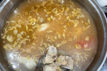 Tranh cãi nồi lẩu cua 700.000 đồng ở Hạ Long có 6 miếng sườn, vài lát bò