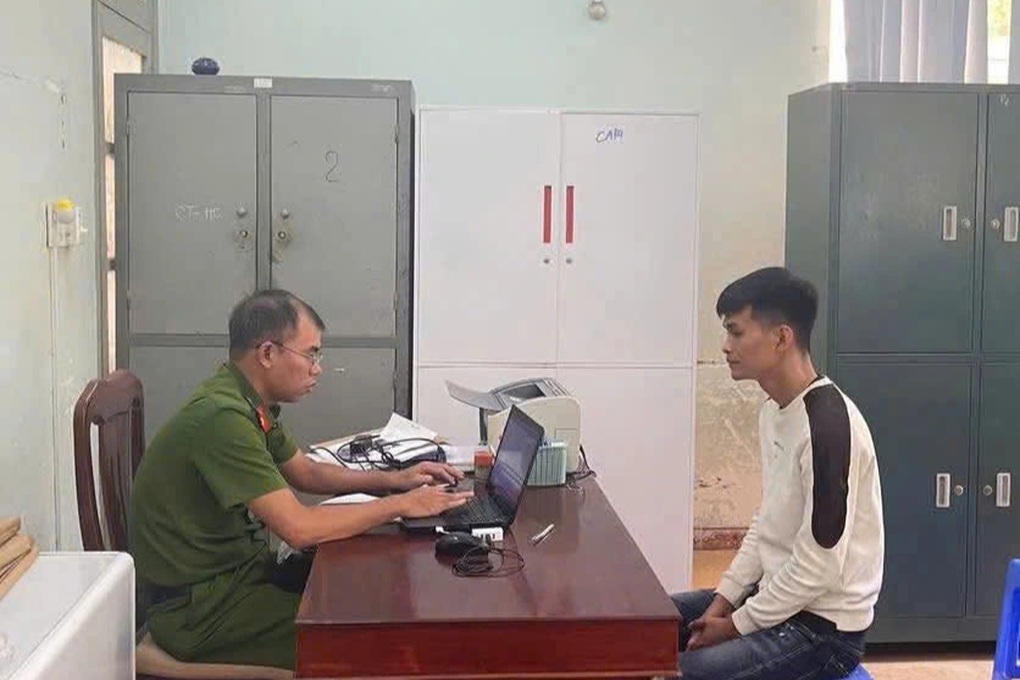 Kẻ xăm trổ đánh thai phụ: Hình ảnh xã hội xấu xí vì côn đồ đường phố - 3 Kẻ xăm trổ đánh thai phụ: Hình ảnh xã hội xấu xí vì côn đồ đường phố - 3