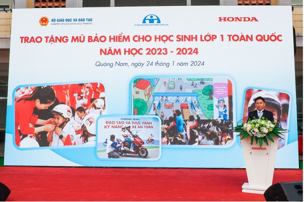 Dấu ấn chương trình tặng mũ bảo hiểm cho học sinh lớp 1 năm học 2023-2024