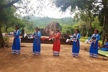 Thú vị xem múa chăm dưới chân tháp ở Thánh địa Mỹ Sơn