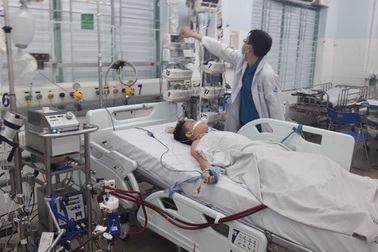 Viêm cơ tim tối cấp, 2 trẻ thoát "cửa tử" dù chết lâm sàng khi chuyển viện