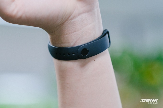 Trên tay Mi Band 6: Nâng cấp lên màn hình tràn viền, có đo SpO2, đã hỗ trợ tiếng Việt, giá 800,000 đồng - Ảnh 17. Trên tay Mi Band 6: Nâng cấp lên màn hình tràn viền, có đo SpO2, đã hỗ trợ tiếng Việt, giá 800,000 đồng - Ảnh 17.