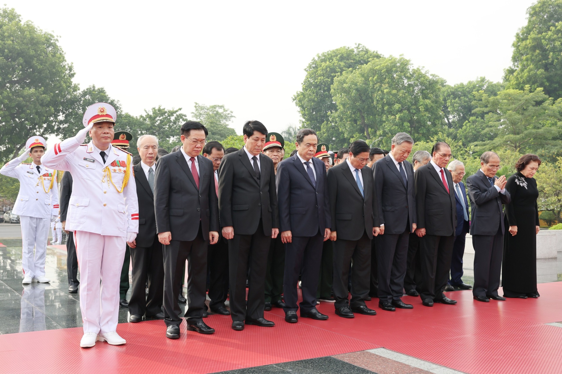 Lãnh đạo Đảng, Nhà nước viếng Chủ tịch Hồ Chí Minh và các Anh hùng liệt sĩ - 6