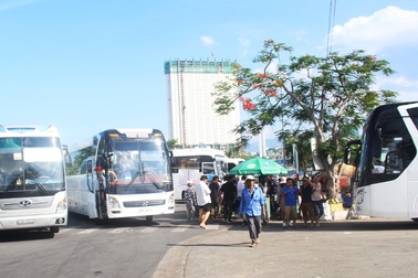 Nha Trang: Khách Trung Quốc tăng đột biến, xe du lịch không bến đỗ