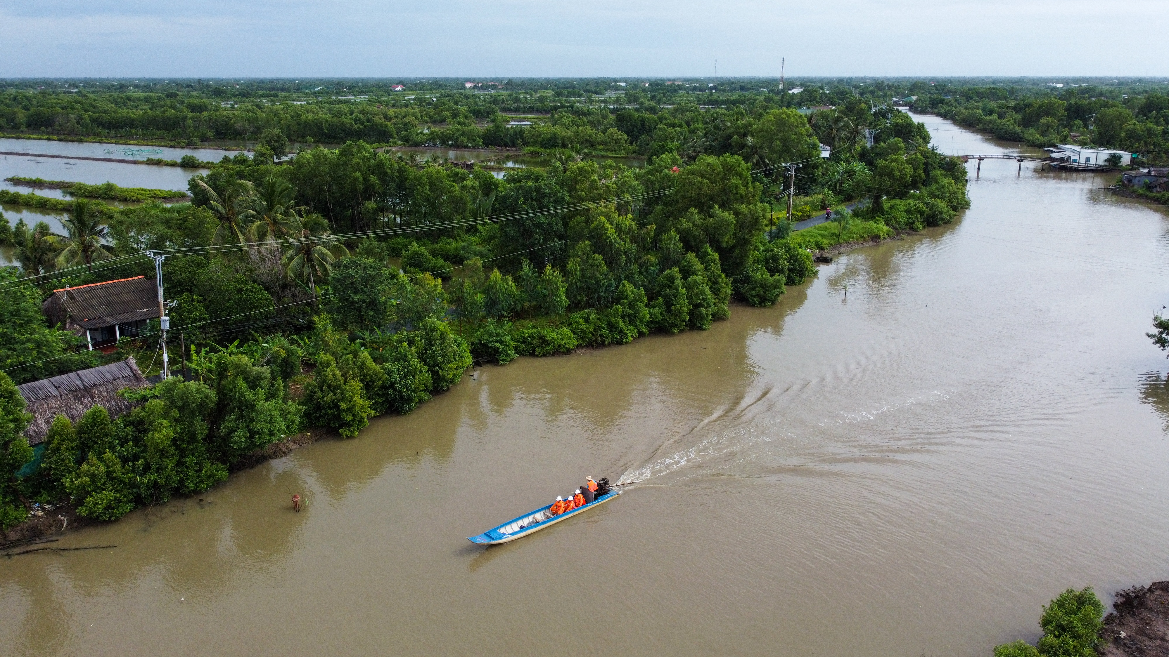 Đảm bảo lưới điện ổn định cho người dân cực Nam của Tổ quốc