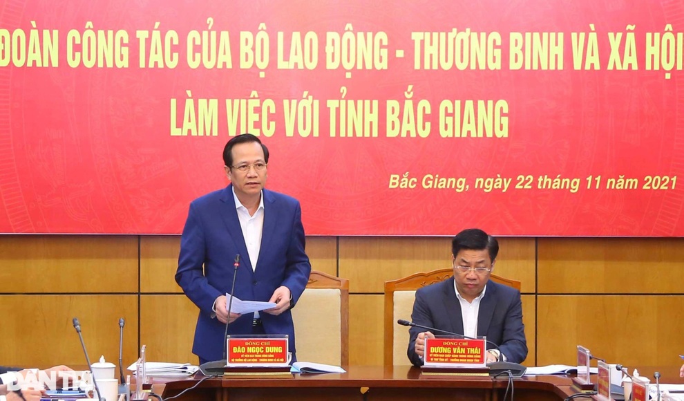 Thưởng Tết, người lao động muốn nhận tiền mặt... - 1 Thưởng Tết, người lao động muốn nhận tiền mặt... - 1