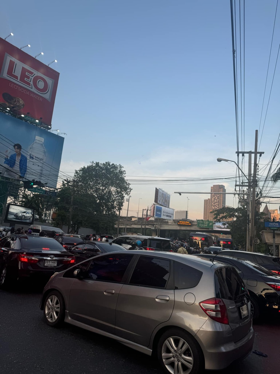 Người Việt bỏ chạy, mô tả cao ốc chao đảo, phố hỗn loạn ở Thái Lan - 2 Người Việt bỏ chạy, mô tả cao ốc chao đảo, phố hỗn loạn ở Thái Lan - 2