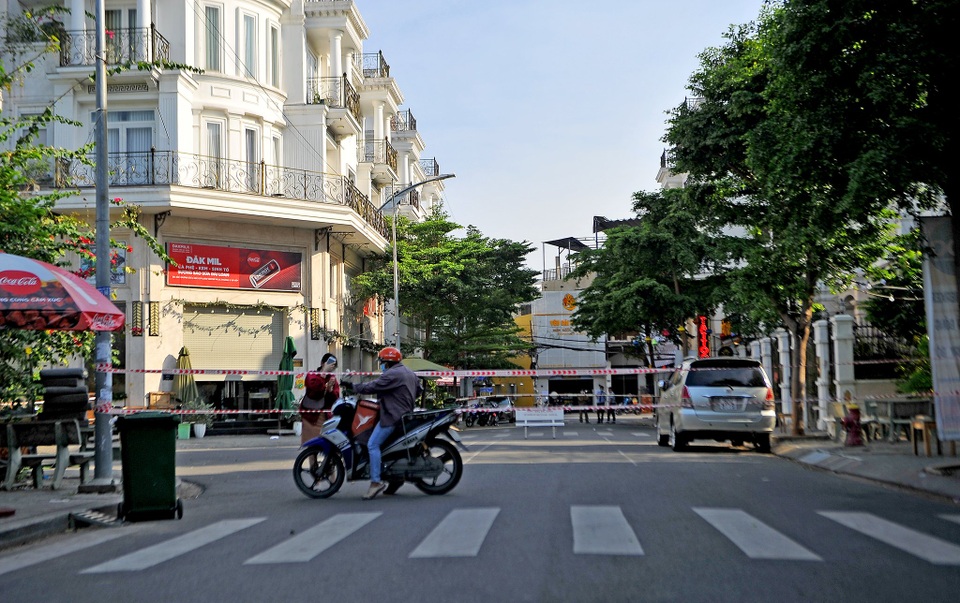 Dỡ bỏ phong tỏa khu vực có ca nghi nhiễm Covid-19 tại Gò Vấp - 1 Dỡ bỏ phong tỏa khu vực có ca nghi nhiễm Covid-19 tại Gò Vấp - 1