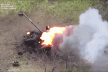 Xe tăng Nga bốc cháy dữ dội sau màn phục kích của biên phòng Ukraine