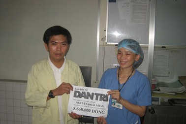 “Bé 6 tháng tuổi viêm màng não mủ” tiếp tục nhận quà