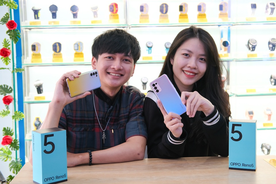 OPPO Reno5 thành công rực rỡ với hơn 42,000 đơn đặt hàng - 2 OPPO Reno5 thành công rực rỡ với hơn 42,000 đơn đặt hàng - 2