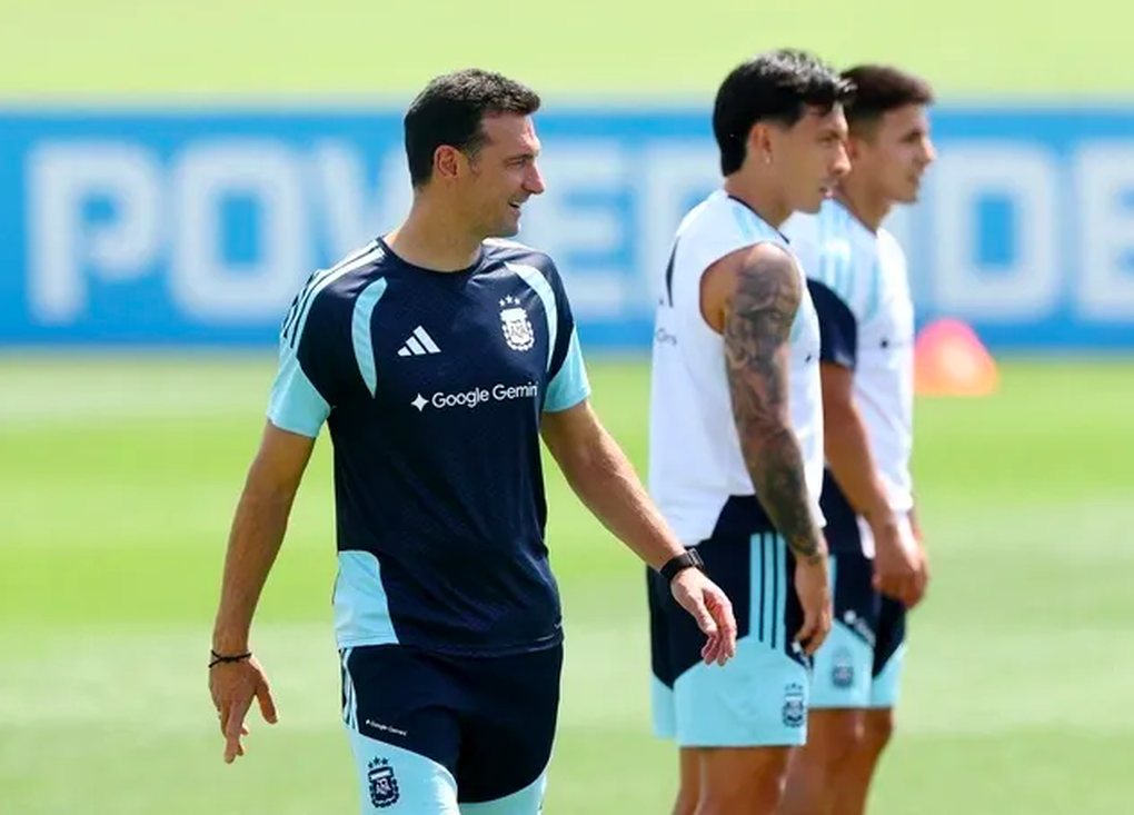 Phản ứng của HLV Scaloni sau phát biểu của Ancelotti về Argentina - 2
