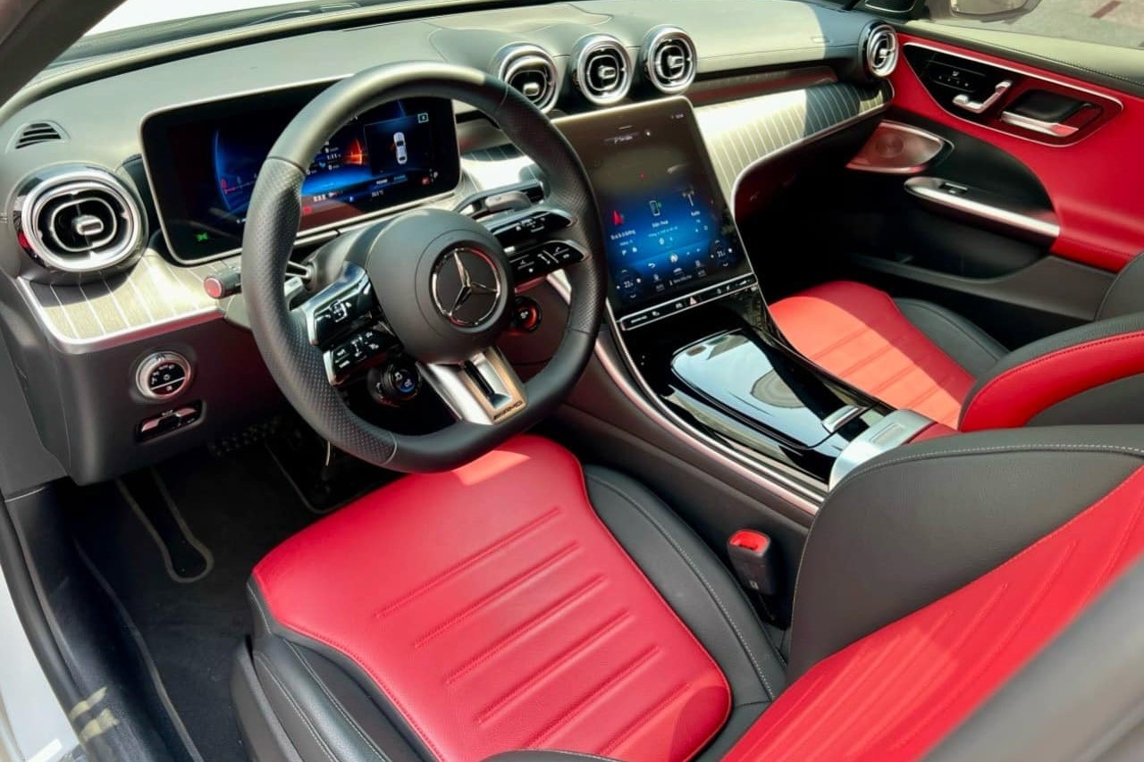 បន្ទាប់ពីរត់បានជាង 5,000km រថយន្ត Mercedes-AMG C 43 បានបាត់បង់តម្លៃជិតកន្លះពាន់លានដុងនៅពេលលក់បន្ត - 3 Mới chạy hơn 5.000km, Mercedes-AMG C 43 mất giá gần nửa tỷ đồng khi bán lại - 3