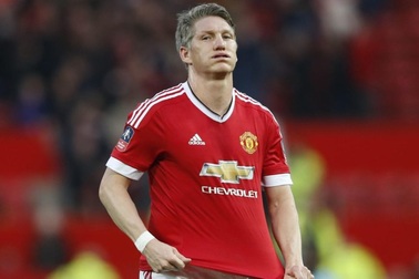 Cầu thủ MU không hài lòng, ra yêu cầu với Schweinsteiger