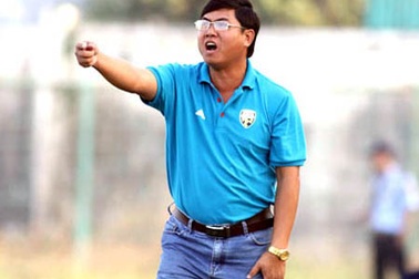 Huấn luyện viên đội HV.An Giang tố cáo lối đá bạo lực