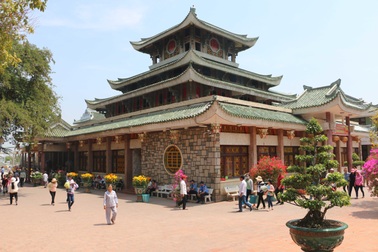 Mỗi năm miếu Bà chúa xứ Núi Sam có từ 120-150 tỷ đồng tiền công đức