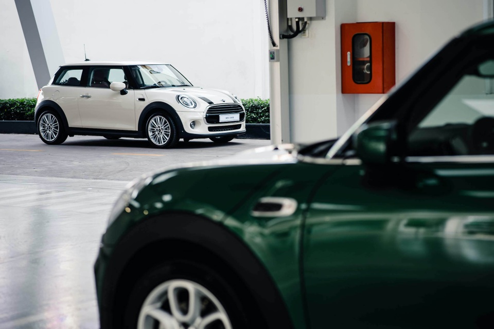 Mini Cooper và One có bản nâng cấp: Xe nhỏ cho nhà giàu Việt - 12 Mini Cooper và One có bản nâng cấp: Xe nhỏ cho nhà giàu Việt - 12