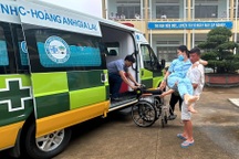 Thí sinh gặp tai nạn, đến điểm thi tốt nghiệp THPT 2025 bằng xe cấp cứu