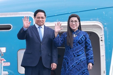 Thủ tướng và Phu nhân lên đường công du Kuwait, Algeria và Nam Phi