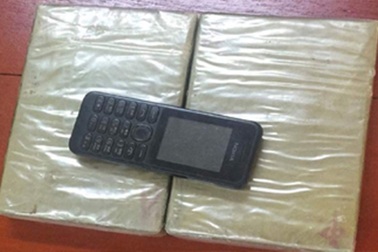 Người nước ngoài quấn chặt ma túy trong người đưa vào Việt Nam