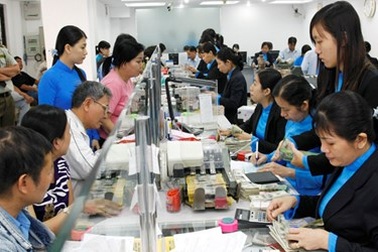 Thanh khoản dồi dào, lãi suất không chịu hạ