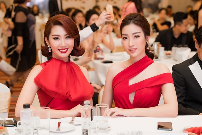Tường San-Huyền My khoe vai trần nuột nà, Đỗ Mỹ Linh diện váy xẻ táo bạo - Ảnh 14. Tường San-Huyền My khoe vai trần nuột nà, Đỗ Mỹ Linh diện váy xẻ táo bạo - Ảnh 14.