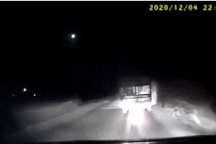 Xe ben đâm thẳng vào 2 xe đi đúng làn đường, gây tai nạn kinh hoàng