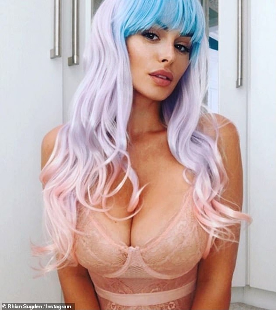 Rhian Sugden liên tục tung ảnh nóng khi ở nhà - 7 Rhian Sugden liên tục tung ảnh nóng khi ở nhà - 7