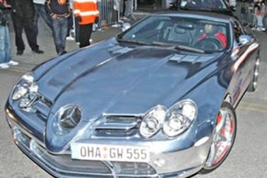 Gallas trình làng siêu xe trong lễ từ thiện 